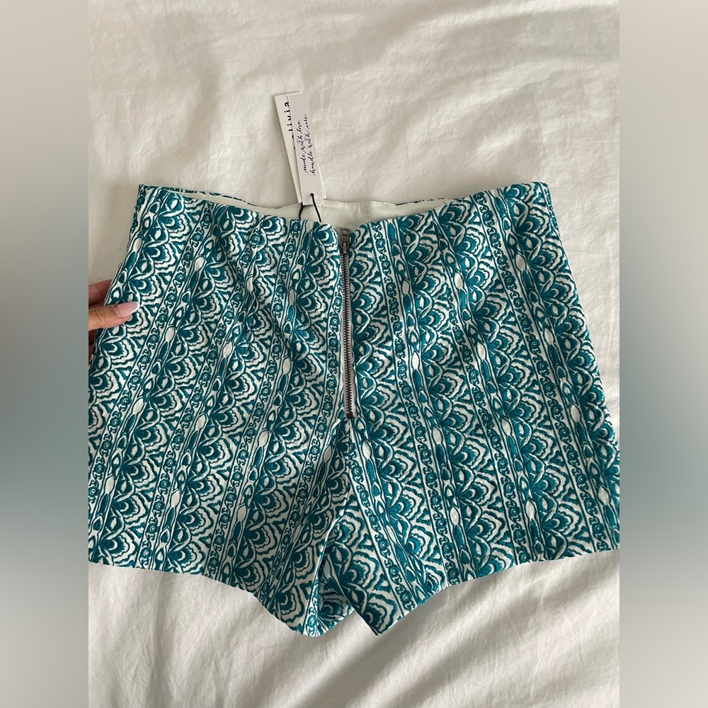 Alice + Olivia Sherri Embroidered Shorts | NWT | Size 4 - Picture 8 of 8